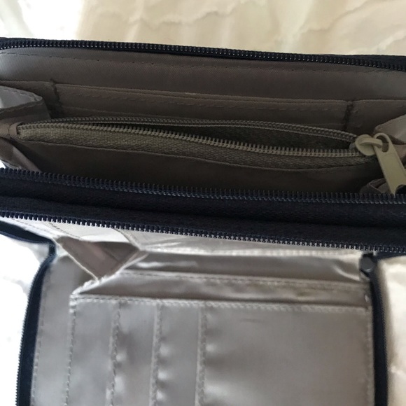 Wallet - Picture 5 of 6